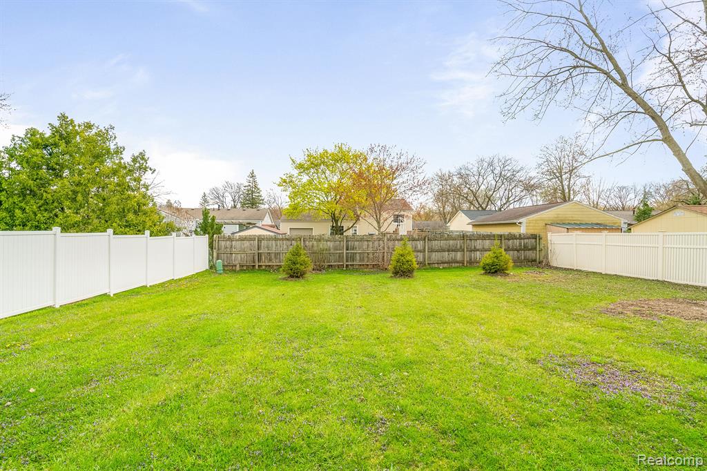5745 NEW MEADOW Drive, Ypsilanti, MI 48197 — Photo 10