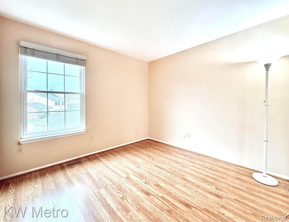 223 NEPTUNE Drive, Walled Lake, MI 48390 — Photo 14