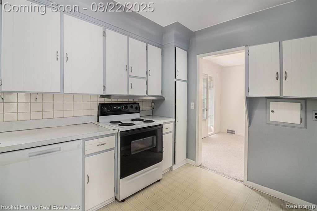 44620 W 11 Mile Road, Novi, MI — Photo 7