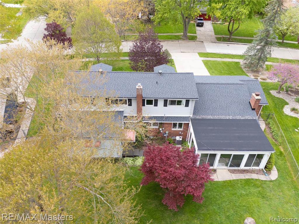 21879 Canterbury Avenue, Grosse Ile, MI 48138 — Photo 37