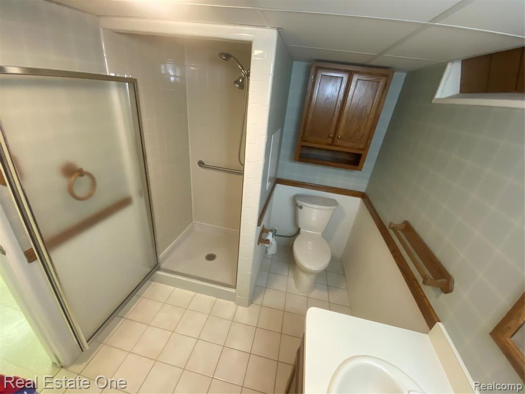 8262 Roselawn Street, Westland, MI — Photo 42