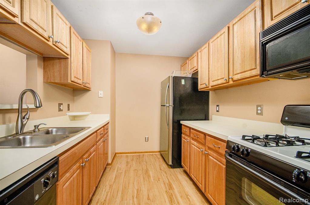 356 MARIGOLD Circle, Westland, MI — Photo 7