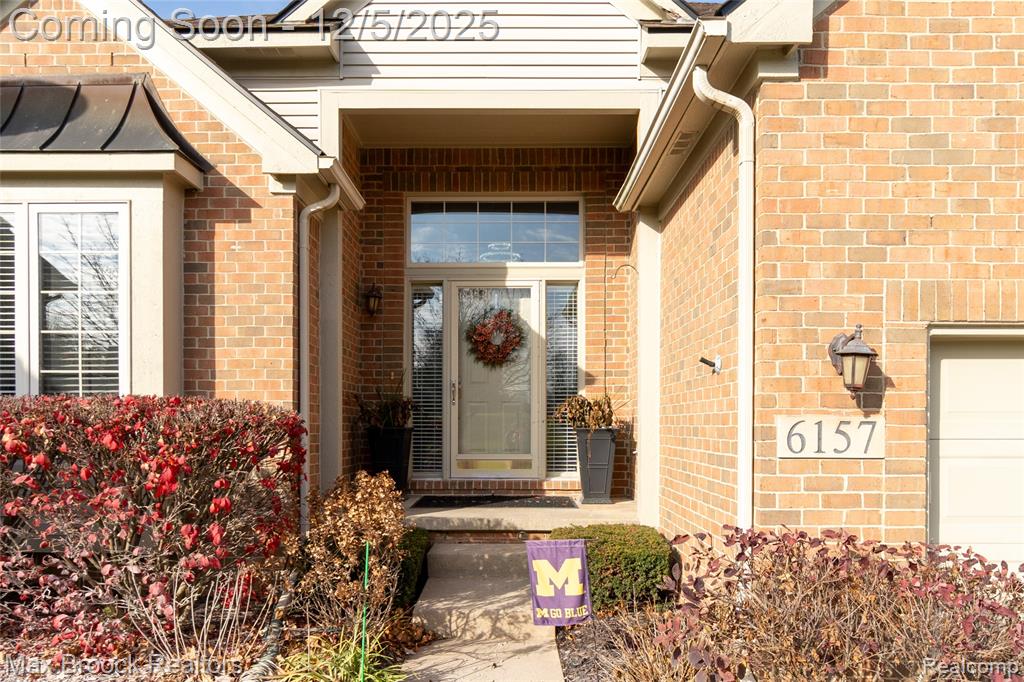 6157 Lochmore Drive, Commerce Twp, MI 48382 — Photo 5
