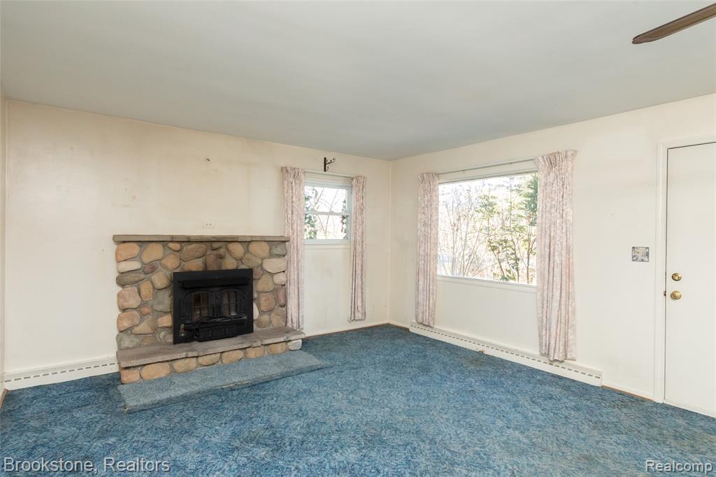 656 S CASS LAKE Road, Waterford, MI 48328 — Photo 17