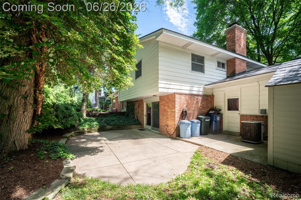 6826 Spruce Drive, Bloomfield Hills, MI 48301 — Photo 33