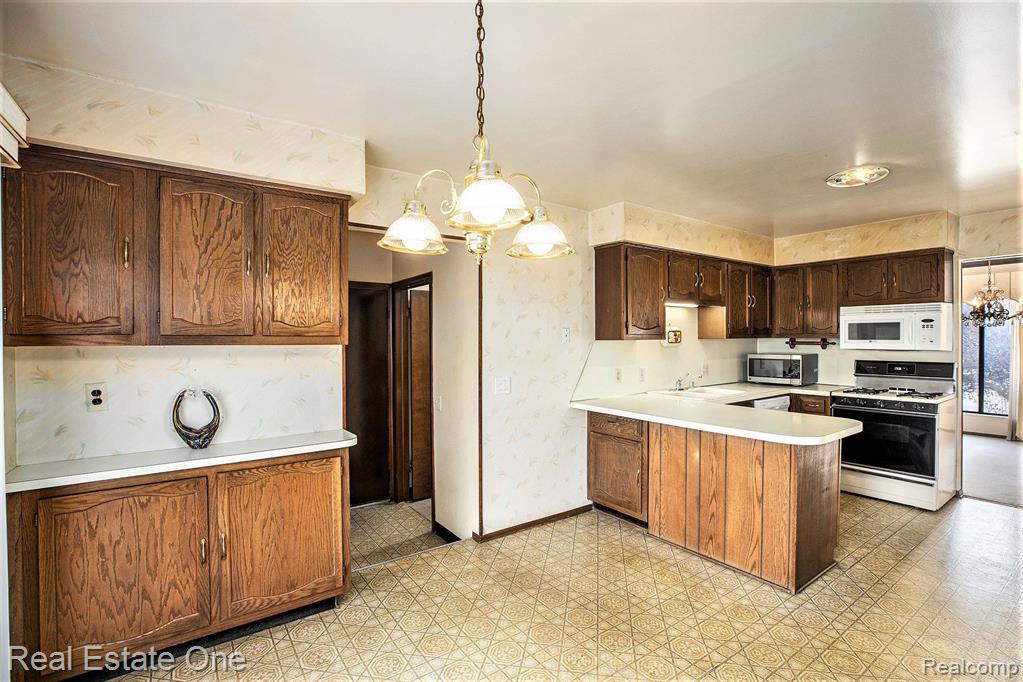 4423 Reilly Court, Troy, MI 48085 — Photo 7