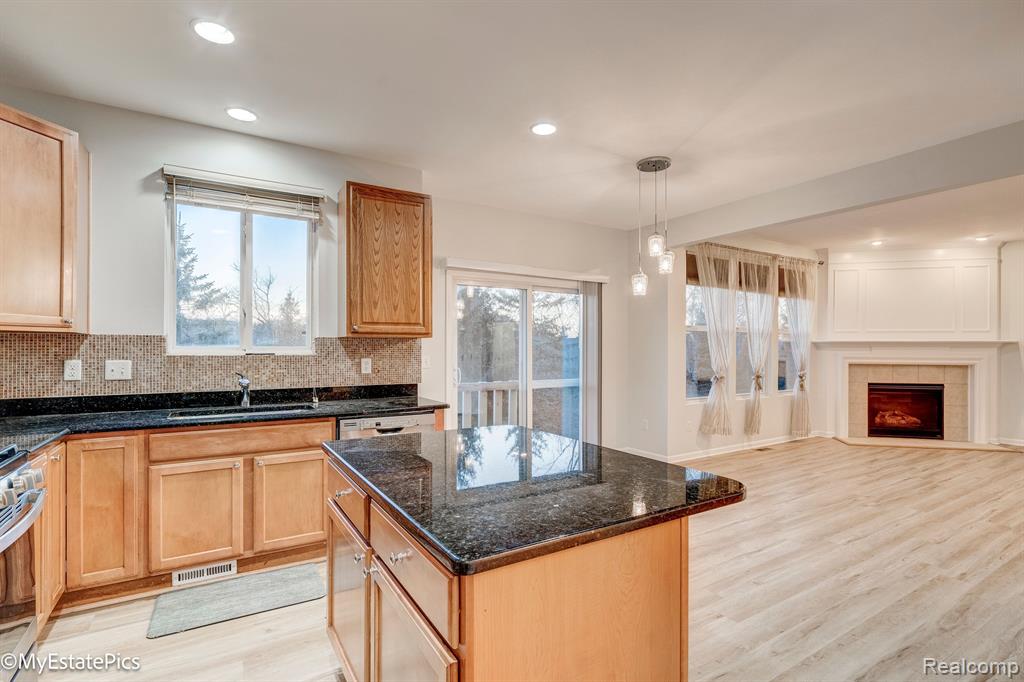 45101 BARTLETT Drive, Novi, MI — Photo 18