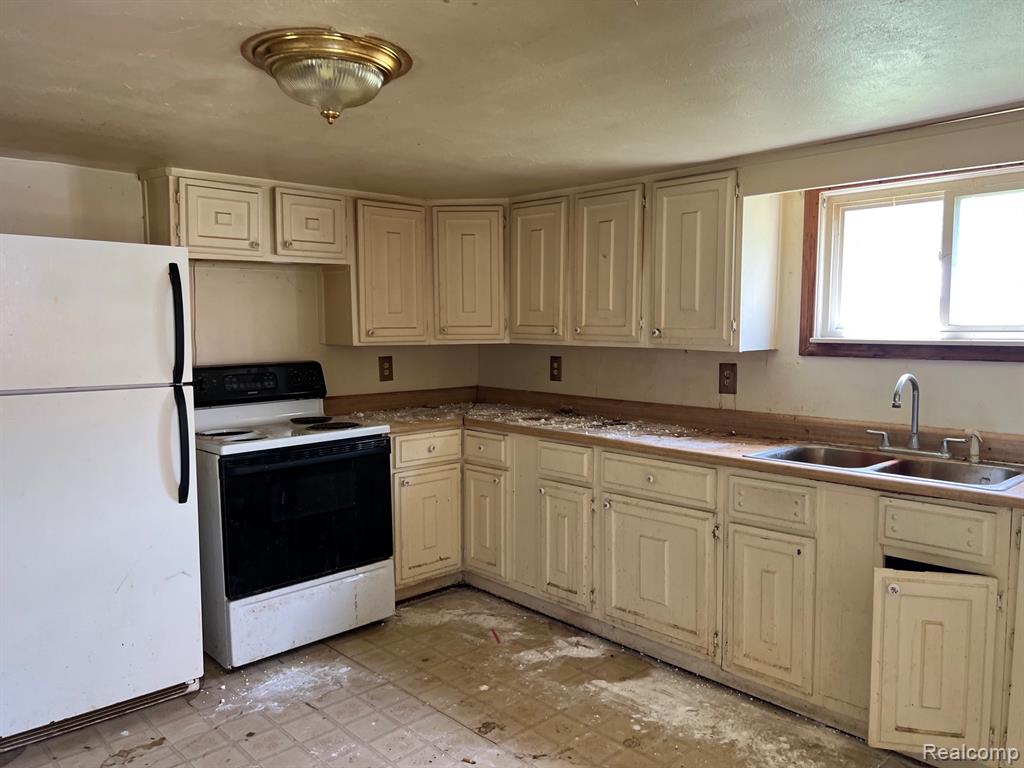 180 Fonda Drive, Columbiaville, MI 48421 — Photo 8