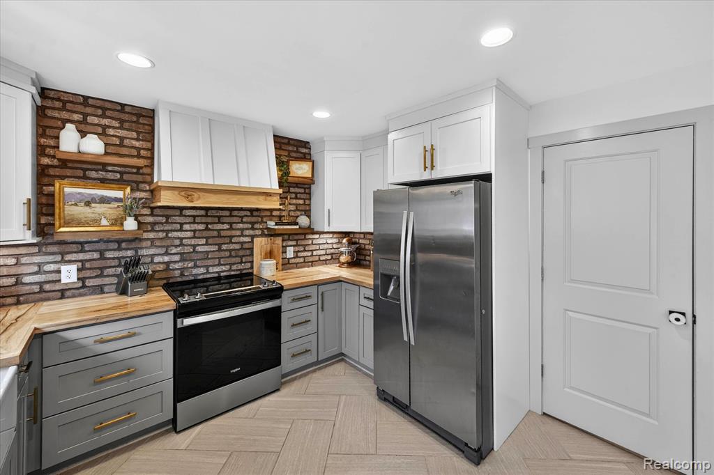 933 Abbey Lane, Milford, MI 48381 — Photo 12