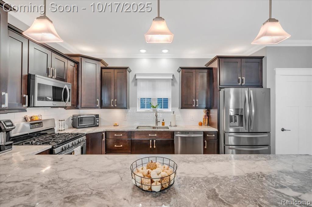 818 Longfellow Avenue, Royal Oak, MI 48067 — Photo 18