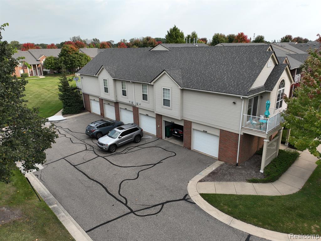 27104 CHESAPEAKE Circle, Walled Lake, MI 48390 — Photo 33
