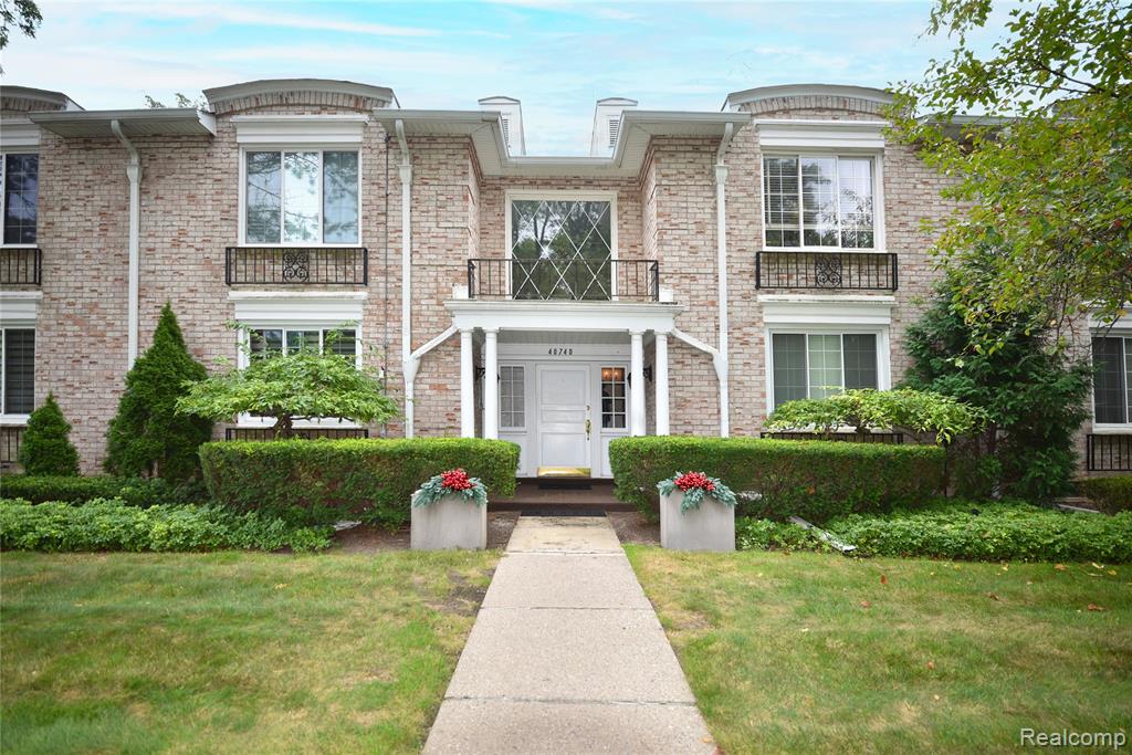 40740 Woodward Avenue, 38, Bloomfield Hills, MI 48304 — front exterior