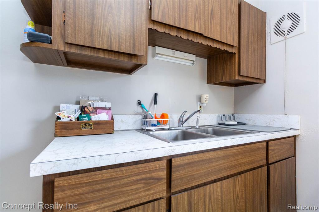 9717 Ruth Avenue, Allen Park, MI 48101 — Photo 10