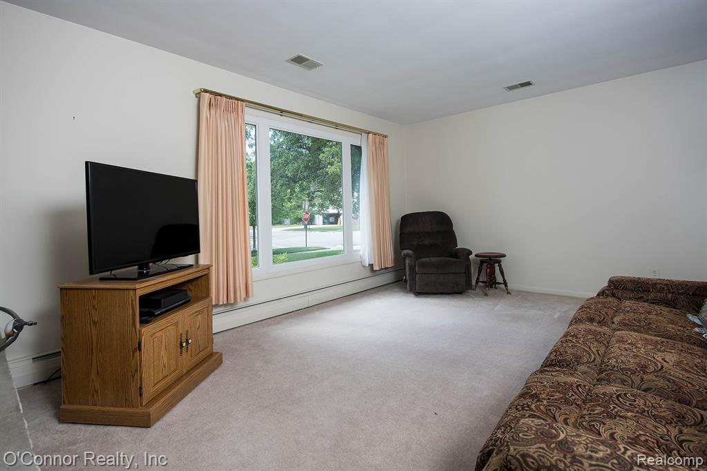 905 Virginia Avenue, Marysville, MI 48040 — Photo 6