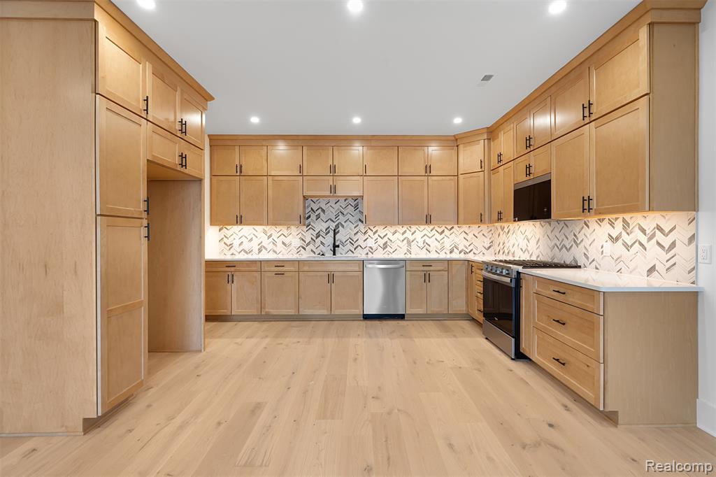 412 S Center Street, Northville, MI 48167 — Photo 13