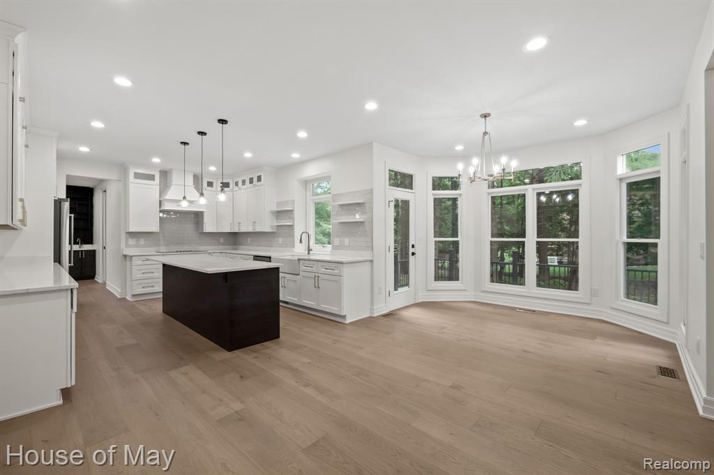4743 S Ridge Drive, West Bloomfield, MI 48323 — Photo 8
