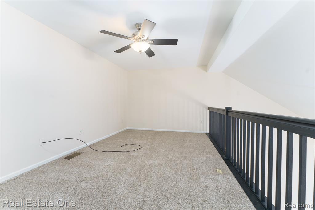 776 AMBERLY Drive, Unit B, Waterford, MI 48328 — Photo 19