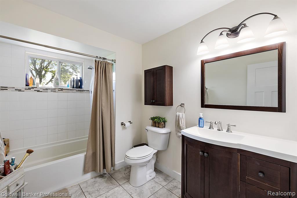4293 LAPEER Street, Columbiaville, MI 48421 — Photo 32