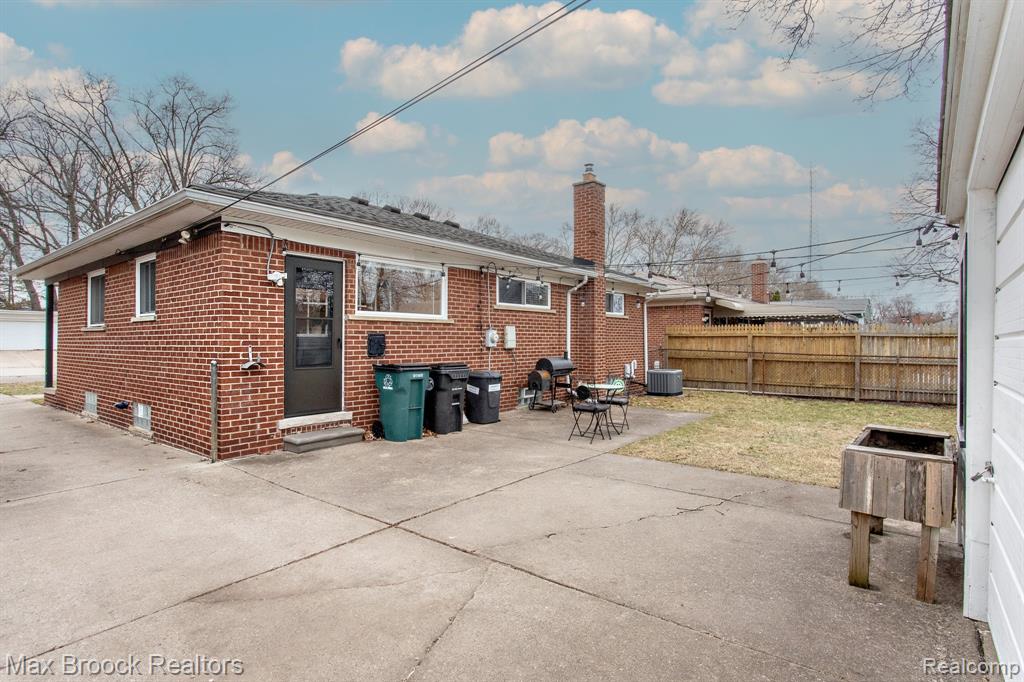 24460 Rosewood Street, Oak Park, MI 48237 — Photo 55