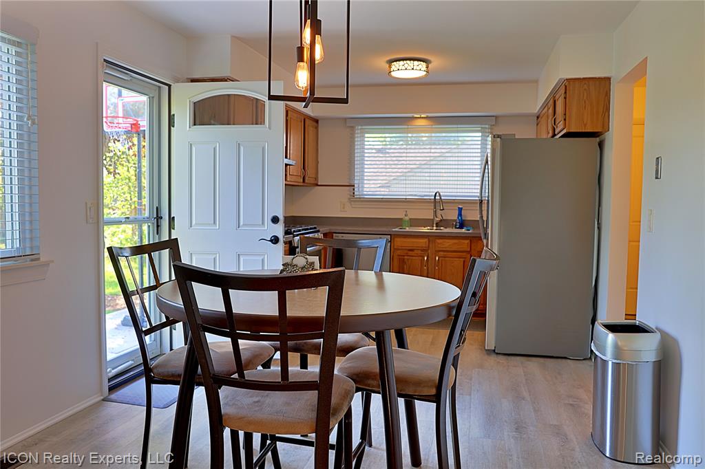 36927 Heatherton Drive, Farmington, MI 48335 — Photo 8