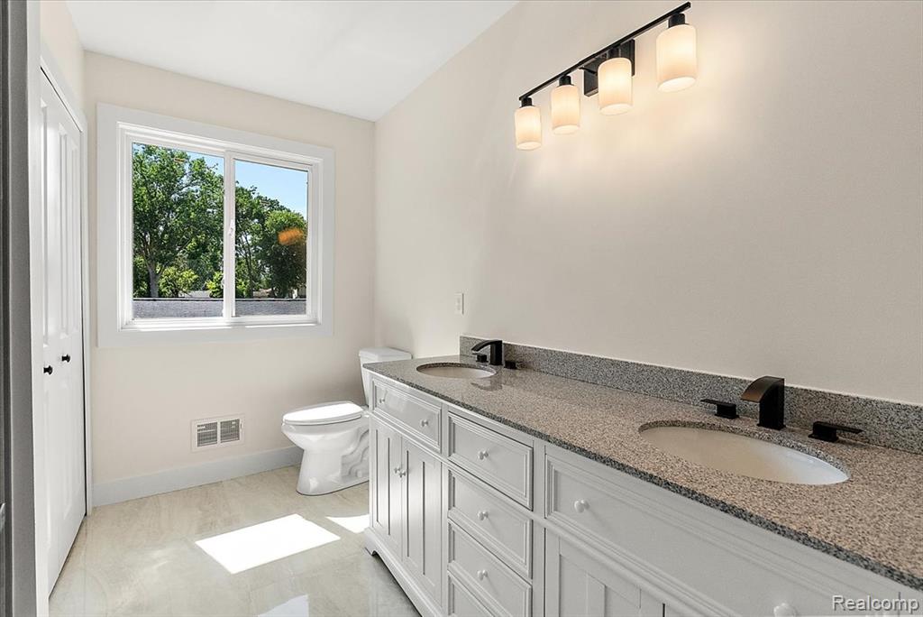 47515 Vanker Avenue, Shelby Twp, MI 48317 — Photo 35