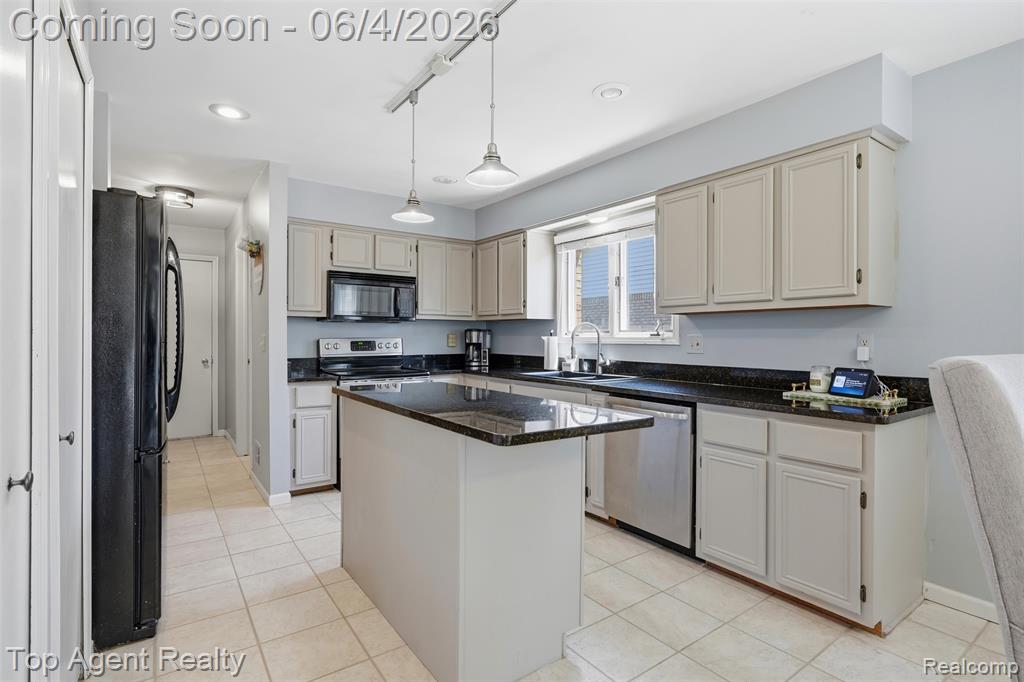 46519 Donahue Avenue, Macomb, MI 48044 — Photo 5