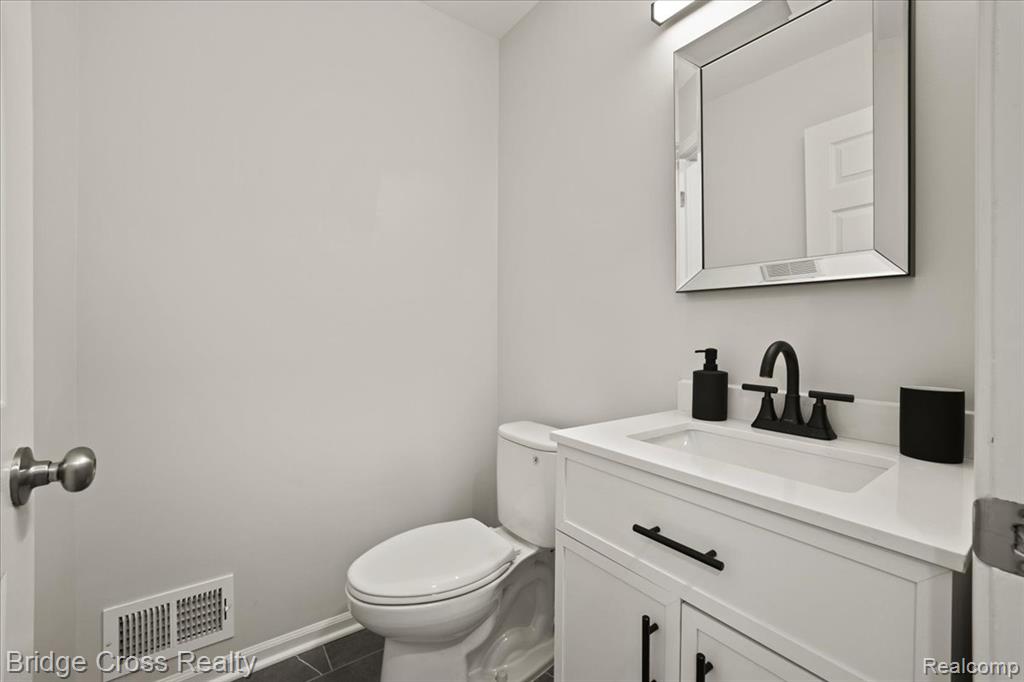 655 S Spinningwheel Lane, Bloomfield Hills, MI 48304 — Photo 20
