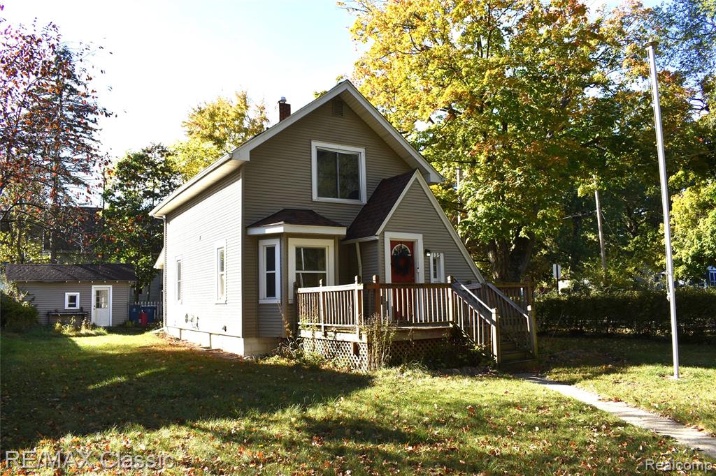 135 Park Avenue, Holly, MI 48442 — front exterior