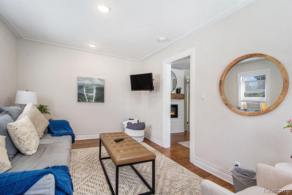 155 N Main Street, Clarkston, MI, 00000