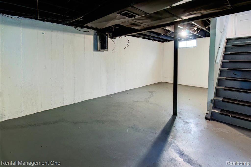 710 E 12 MILE Road, Royal Oak, MI 48073 — Photo 26