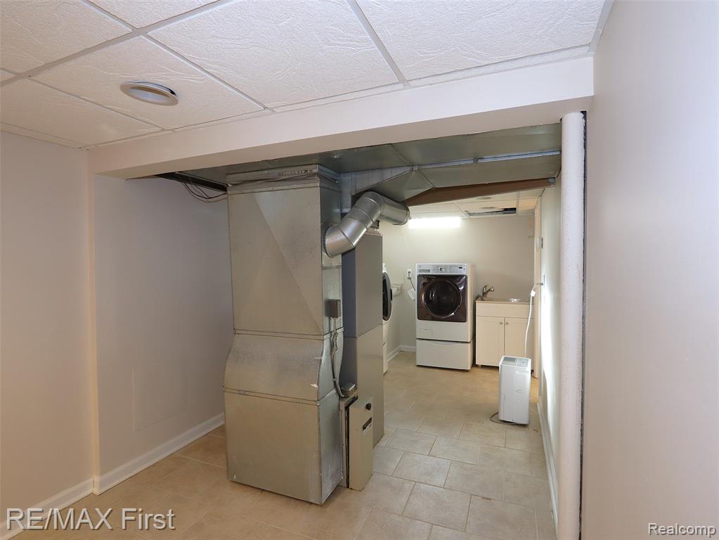 42429 Royal Lane, Clinton Twp, MI 48038 — Photo 32