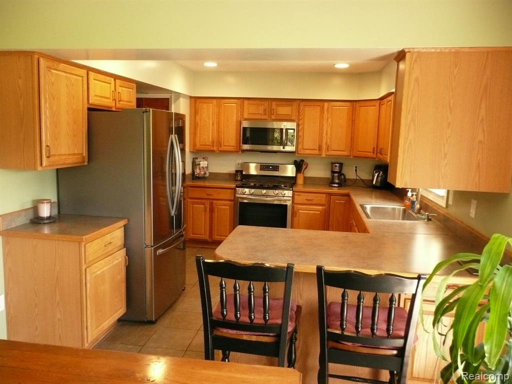 831 DEL SHER Drive, Brighton, MI 48114 — Photo 14