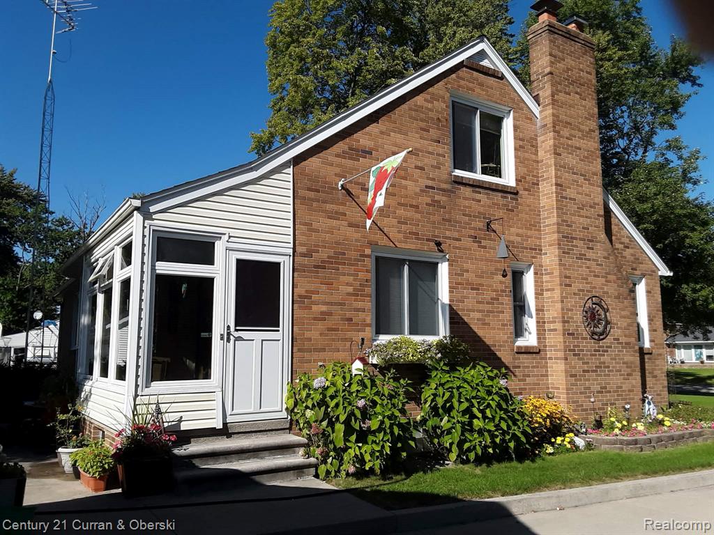 688 New Hampshire Avenue, Marysville, MI 48040 — Photo 3