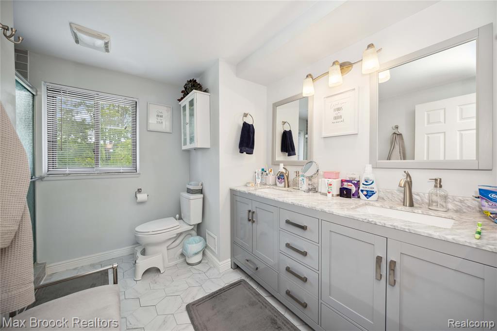 6247 Carpathian Court, West Bloomfield, MI 48324 — Photo 23