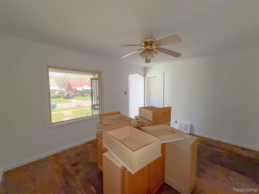 18710 McCormick Street - Photo 5