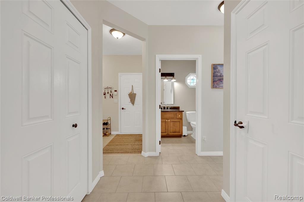 597 Bay Pointe Drive, Oxford, MI 48371 — Photo 14