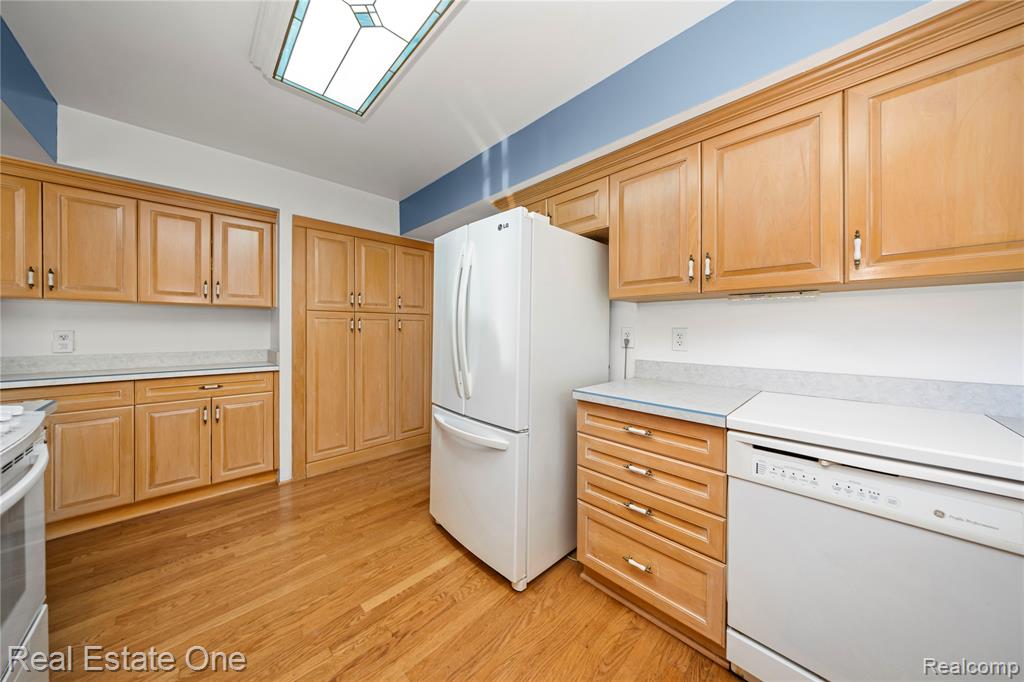 7400 Biscayne Avenue, White Lake, MI 48383 — Photo 13