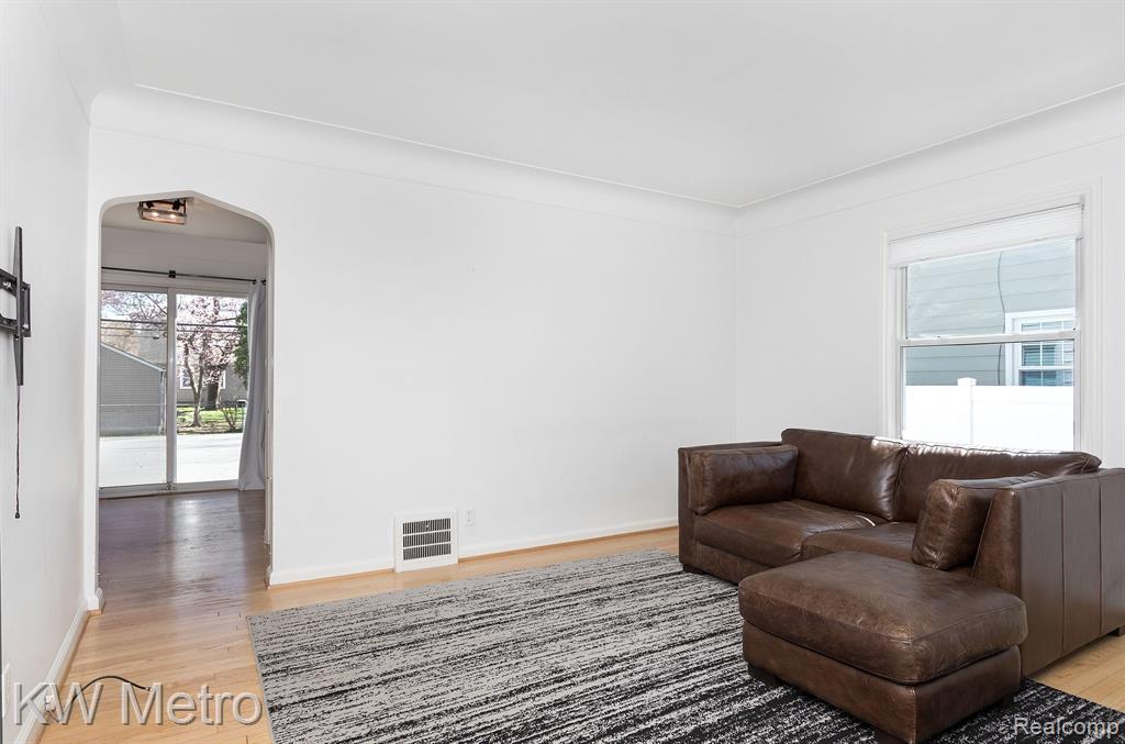 706 N REMBRANDT Avenue, Royal Oak, MI 48067 — Photo 7