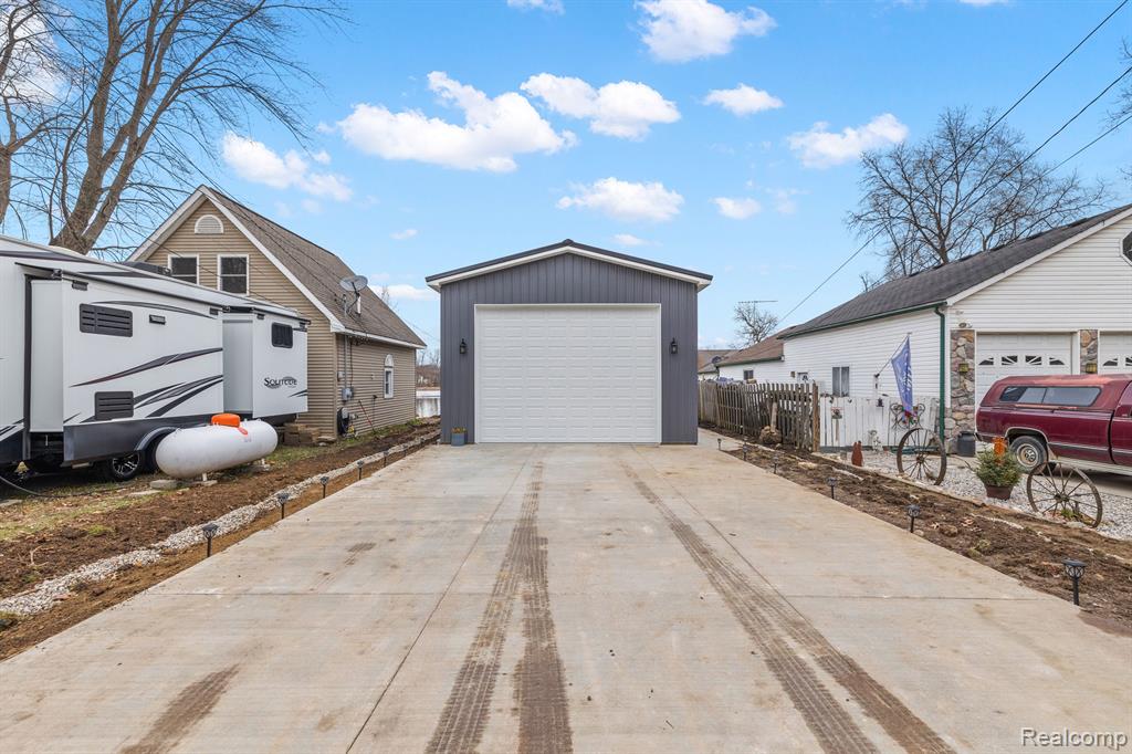 3529 Lakeview Drive, Ortonville, MI 48462 — Photo 9
