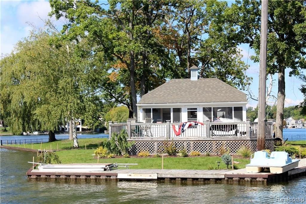 752 Preston Island, Orion, MI 48362 — Photo 2