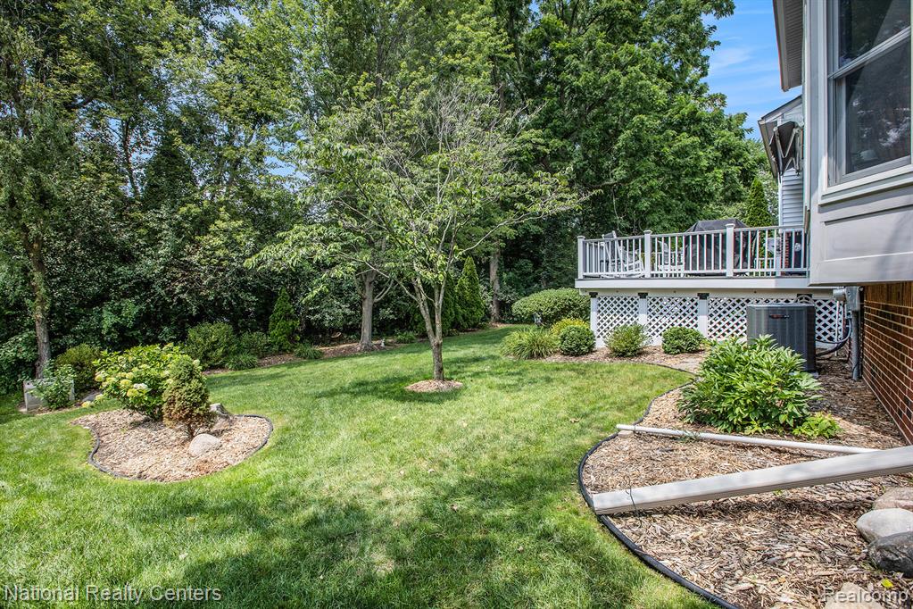 8979 Woodberry Road Road, Plymouth, MI 48170 — Photo 24