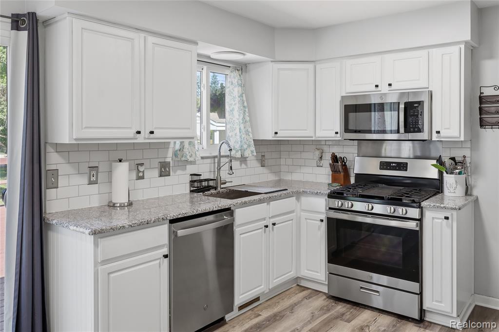 5069 Warmbriar Drive, White Lake, MI 48383 — Photo 9