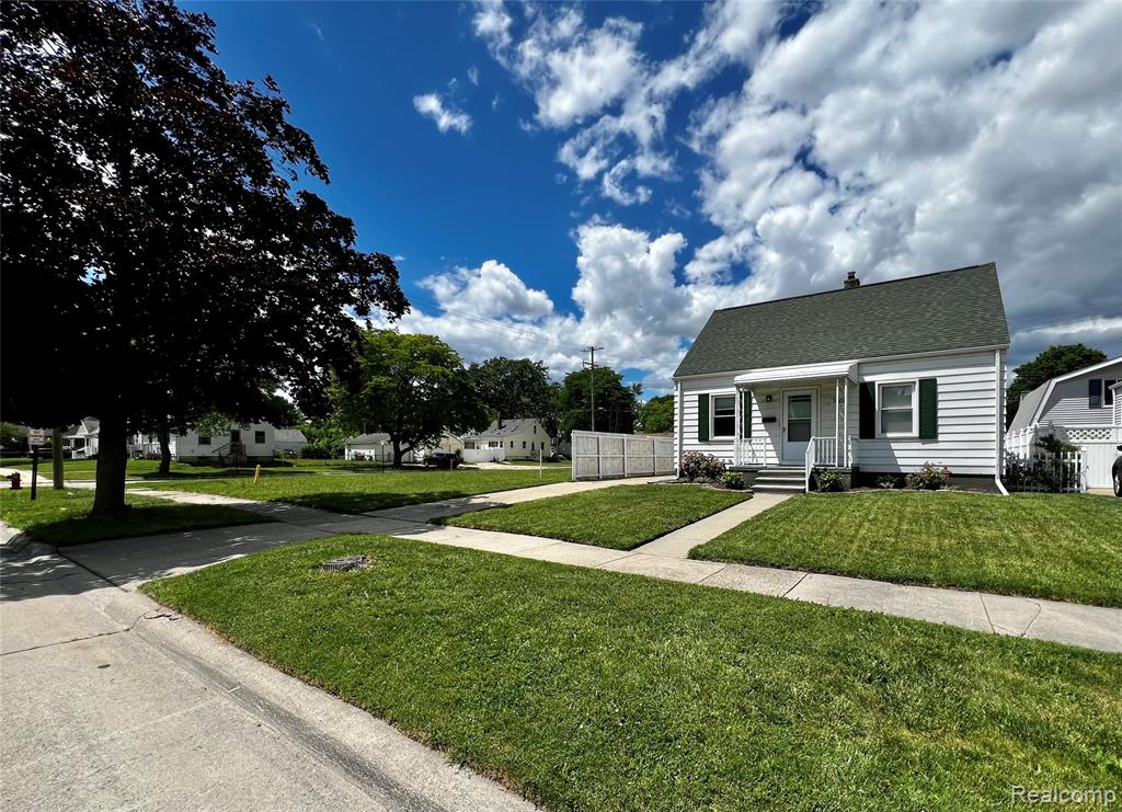 740 W Shevlin Avenue, Hazel Park, MI 48030 — front exterior