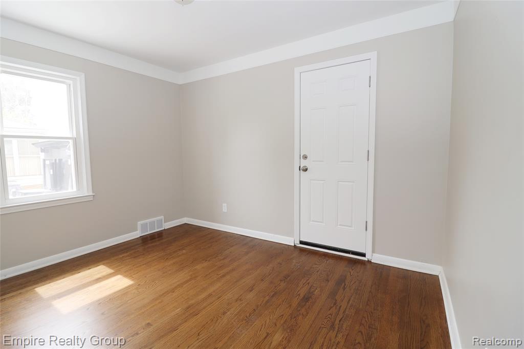 5743 N Highland Street, Dearborn Heights, MI 48127 — Photo 14