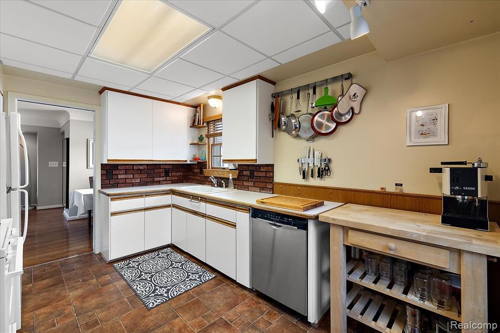 436 W Sunnybrook Drive, Royal Oak, MI 48073 — Photo 13