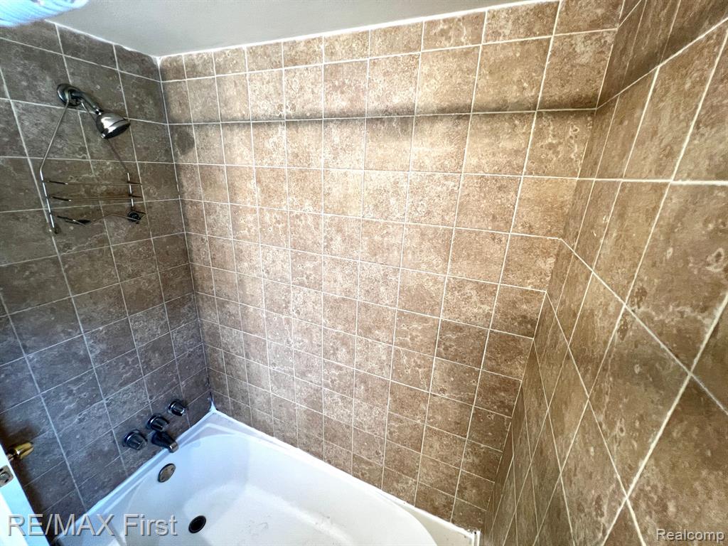 31030 E COUSINO Drive N, Warren, MI 48092 — Photo 17