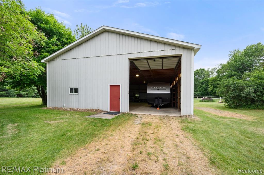 12902 Autumn Ridge Court, Milford, MI 48380 — Photo 37