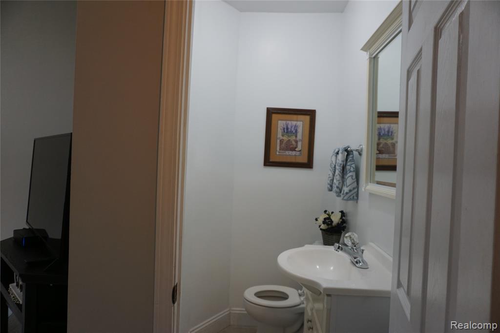 955 N Chevrolet Avenue, Flint, MI 48504 — Photo 20