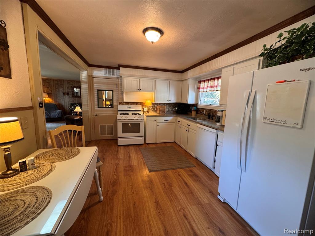 957 Miller Road N, Lake Orion, MI 48362 — Photo 9