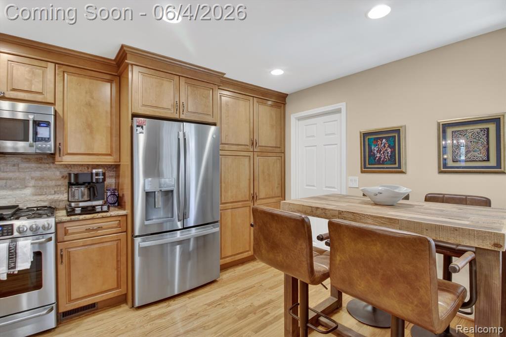 39852 Glenview Court, Northville, MI 48168 — Photo 8